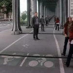 Filmlerdeki Ayna Sahnelerinde Kameralar Nasıl Görünmüyor?