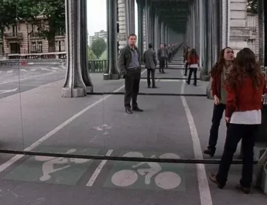 Filmlerdeki Ayna Sahnelerinde Kameralar Nasıl Görünmüyor?