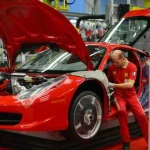 Lüksün ve Özenli İşçiliğin Sınırlarını Zorlayan Bir Ferrari’yi Yapmak Ne Kadar Zaman Alıyor? Zanaatkârlar Kendi Elleriyle İşliyor!
