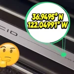 Lucid Arabalarının Kapılarında Neden Koordinatlar Var?