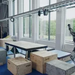 İki Ayaklı Robot Atlas Parkur Yeteneklerini Gösterdi