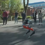 Dünyanın İlk İki Ayaklı Koşabilen Robotu Geliştirildi