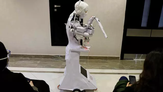 Mısır'da Yalnızca COVID-19'lulara Özel Robot Geliştirildi